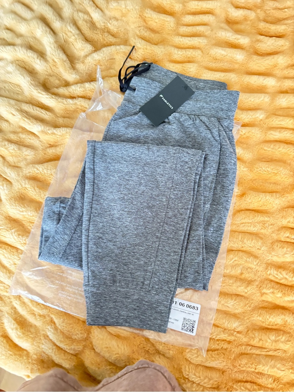 Fabletics Men's Heather Gray Jogger Sweatpants